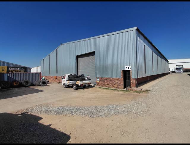 500M² WAREHOUSE TO LET IN POMONA